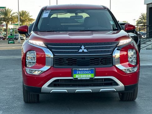 New 2025 Mitsubishi Outlander SE image 10