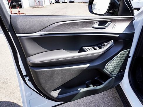 New 2023 Jeep Grand Cherokee 4WD 4xe image 25