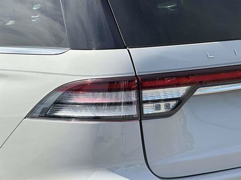 Certified 2022 Lincoln Aviator AWD w/ Premium Package image 9