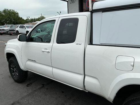 Used 2021 Toyota Tacoma SR5 w/ Technology Package RWD image 29