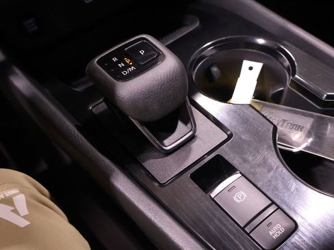 Used 2024 Nissan Rogue S image 28