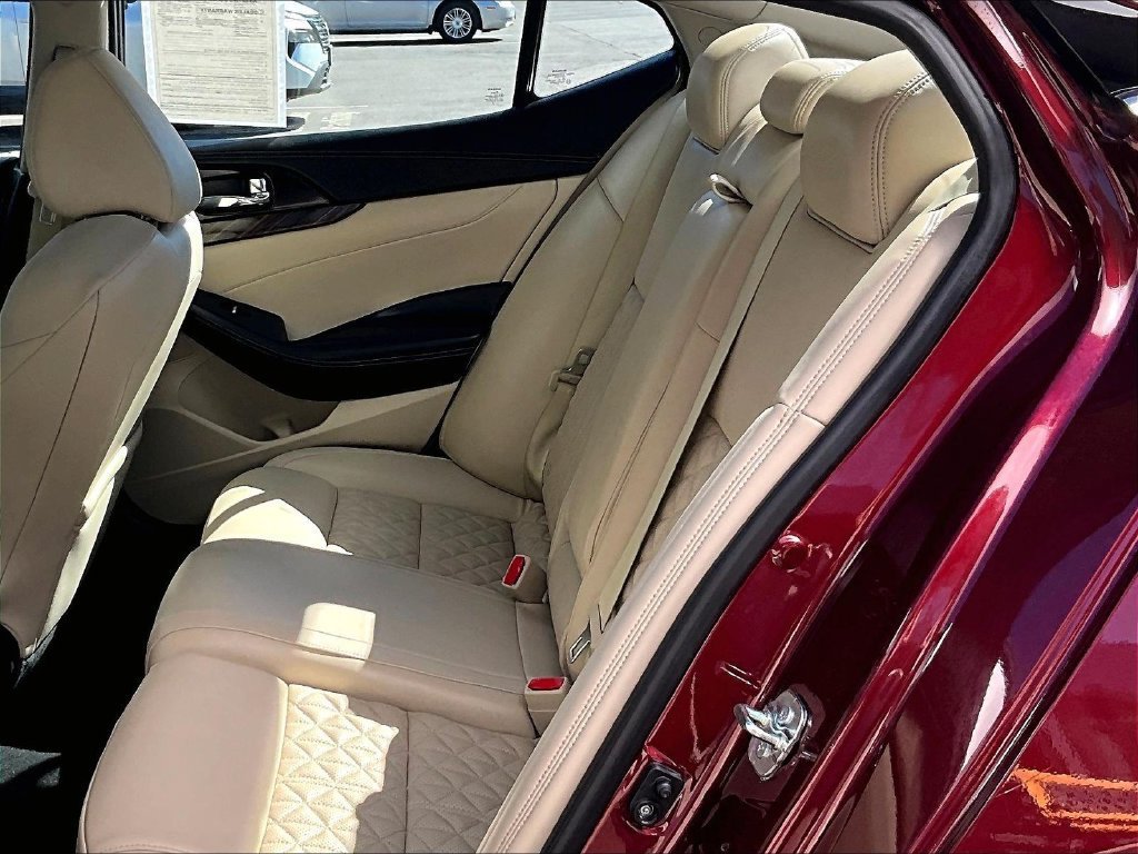 Used 2016 Nissan Maxima Platinum FWD image 14