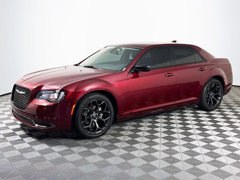 Used 2019 Chrysler 300 Touring w/ Sport Appearance Package RWD image 4
