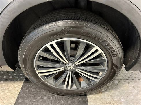 Used 2018 Volkswagen Tiguan SE image 15