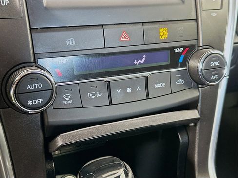 Used 2016 Toyota Camry LE image 15