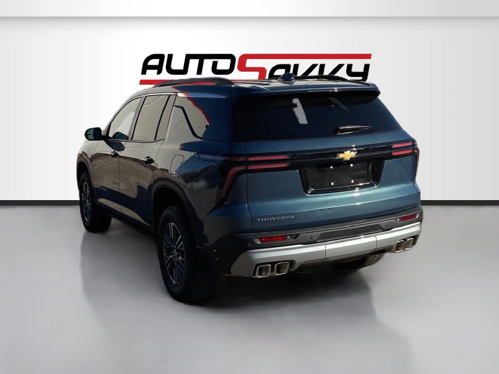 Used 2026 Chevrolet Traverse LT w/ LPO, Floor Liner Package FWD image 5