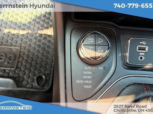 Used 2019 Jeep Cherokee Trailhawk AWD/4WD image 21
