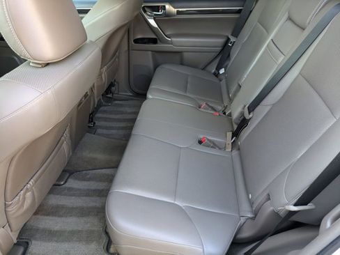 Used 2017 Lexus GX 460 image 18