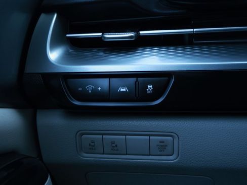 Used 2024 Kia Carnival LX image 15