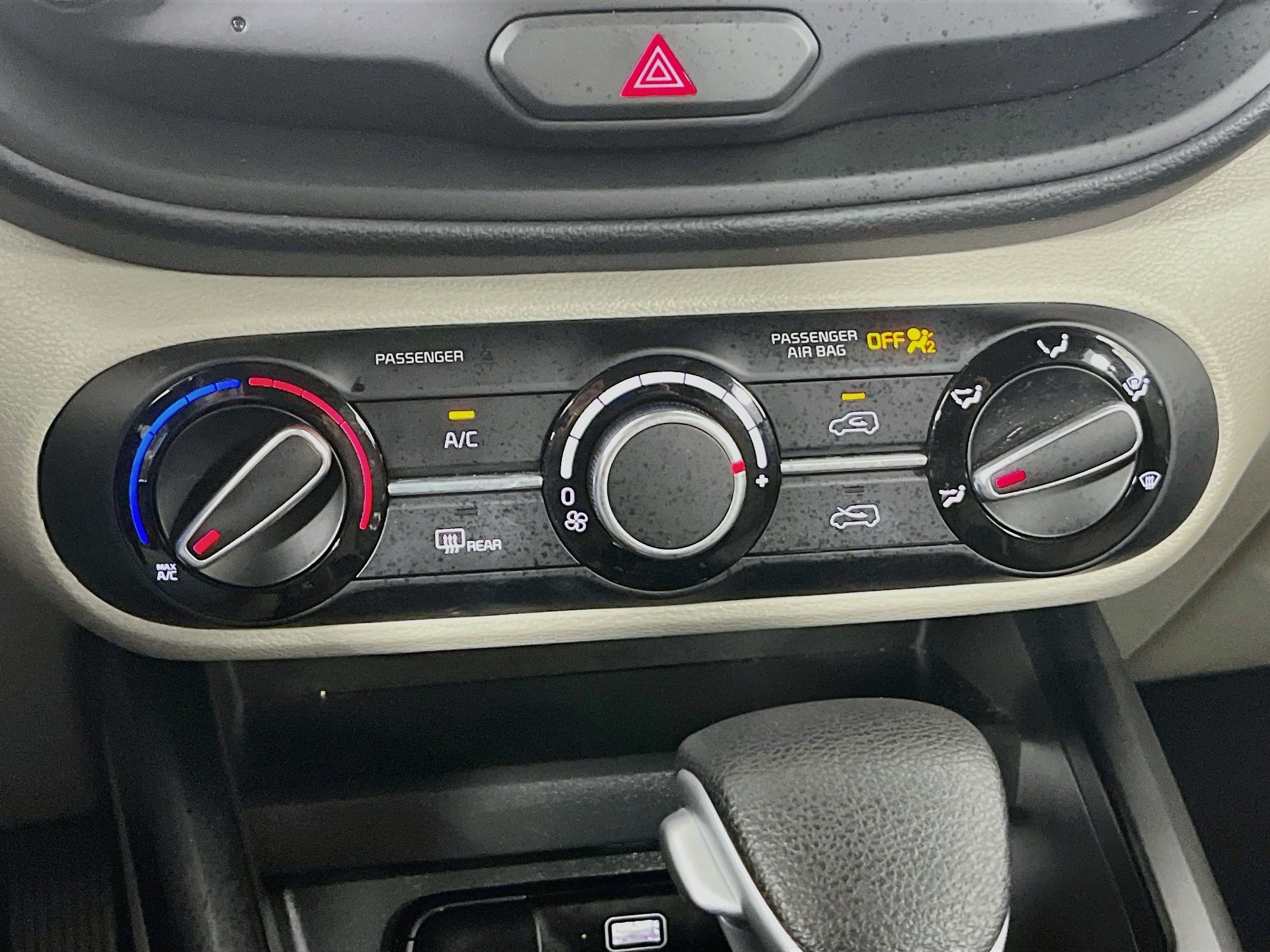 Used 2025 Kia Soul LX w/ LX Technology Package FWD image 23