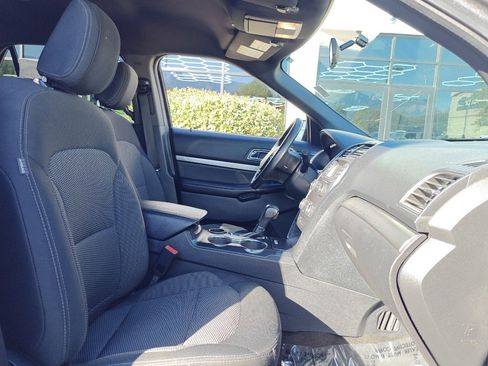 Used 2018 Ford Explorer XLT image 28