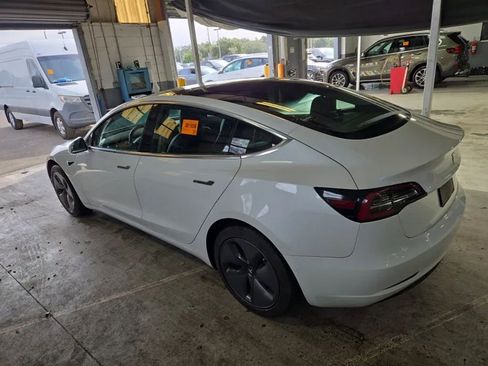 Used 2019 Tesla Model 3 Standard Range Plus image 3