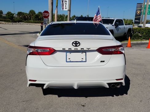Used 2020 Toyota Camry SE FWD image 6