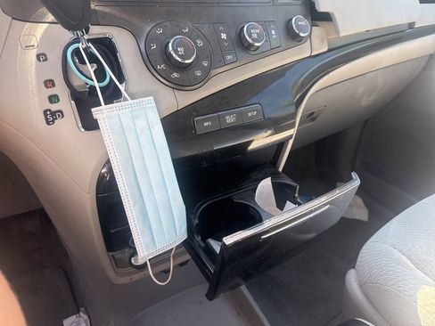 Used 2011 Toyota Sienna LE image 17