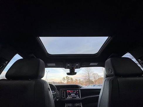 Used 2021 GMC Yukon Denali w/ Denali Premium Package image 23