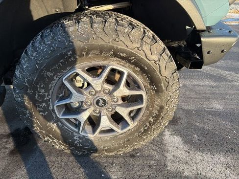 Used 2023 Ford Bronco Badlands image 2