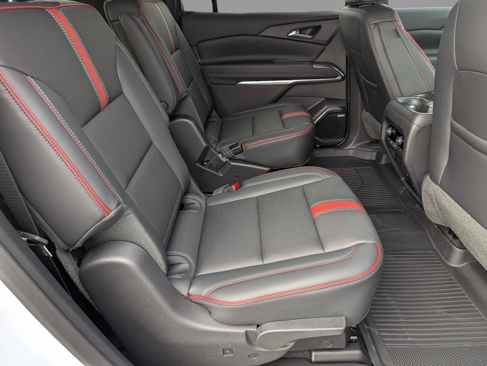 New 2027 Chevrolet Traverse RS w/ LPO, Floor Liner Package FWD image 37