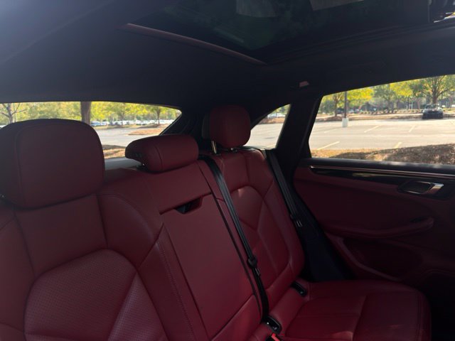 Used 2023 Porsche Macan AWD/4WD image 31