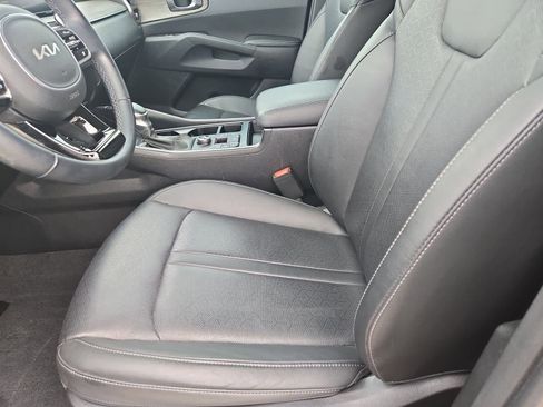 Certified 2023 Kia Sorento EX w/ Panoramic Sunroof Package image 14