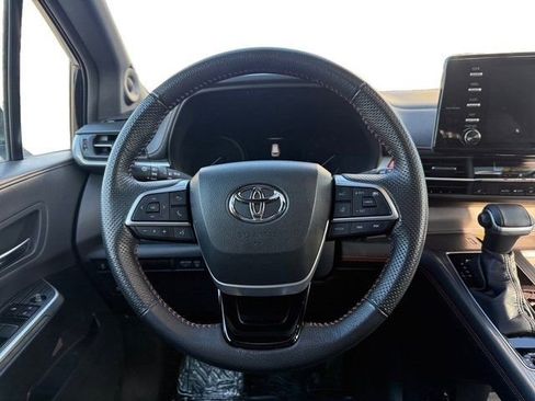 Used 2022 Toyota Sienna XSE w/ XSE Plus Package image 13