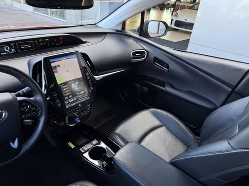 Certified 2021 Toyota Prius Prime Limited FWD image 18