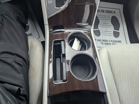 Used 2011 Toyota Venza AWD image 18