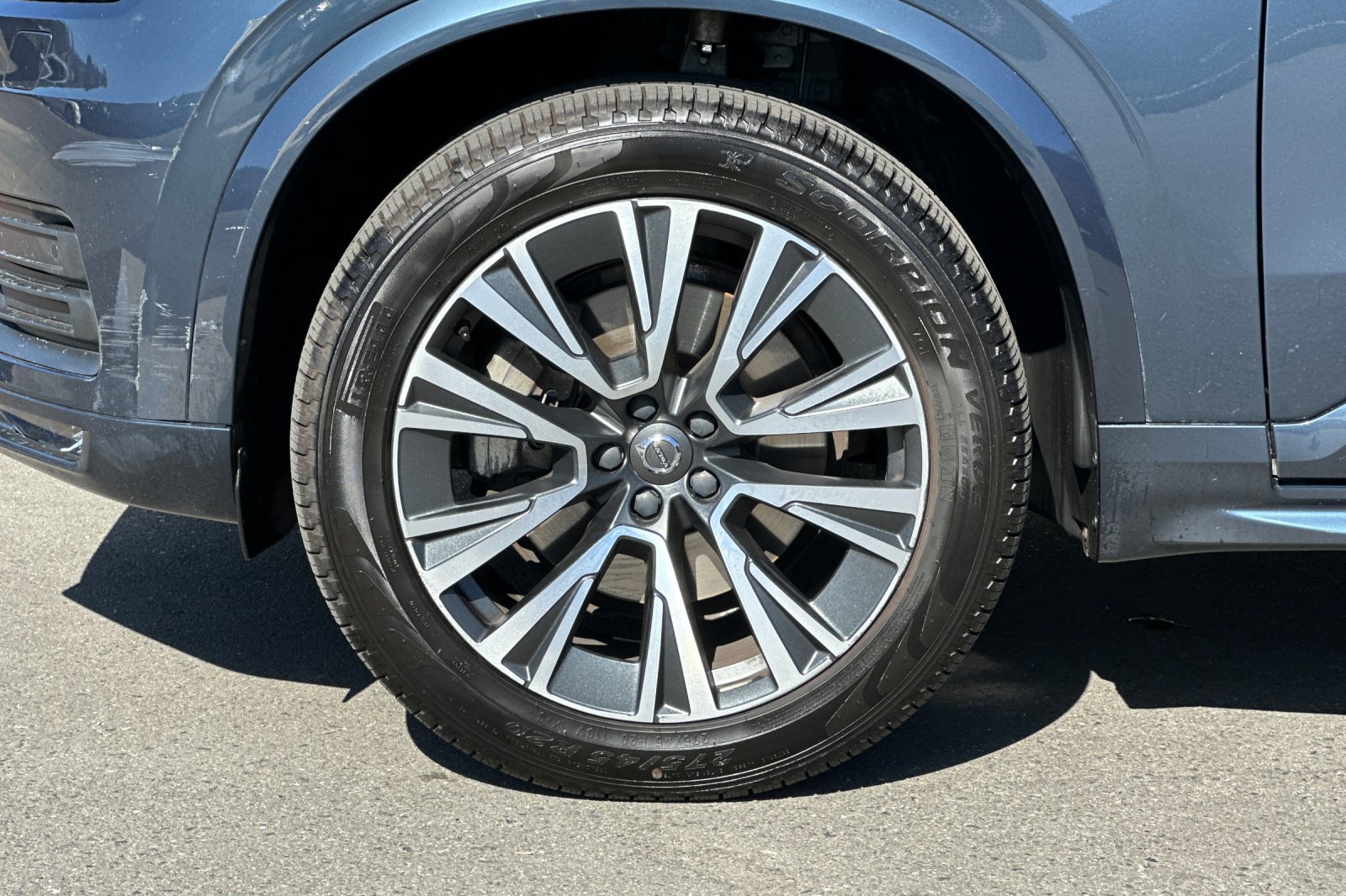 Used 2020 Volvo XC90 T5 Momentum w/ Protection Package Premier AWD/4WD image 11