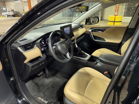 Used 2019 Toyota RAV4 XLE Premium w/ Cold Weather Package image 29