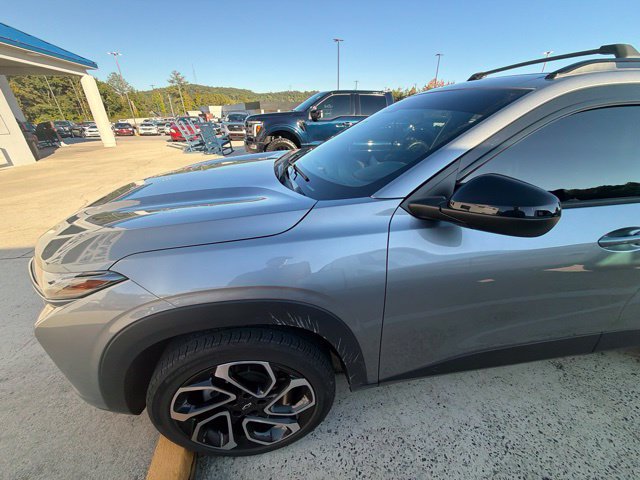 Used 2025 Chevrolet Trax RS w/ Driver Confidence Package FWD image 4