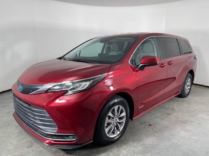 Used 2021 Toyota Sienna LE