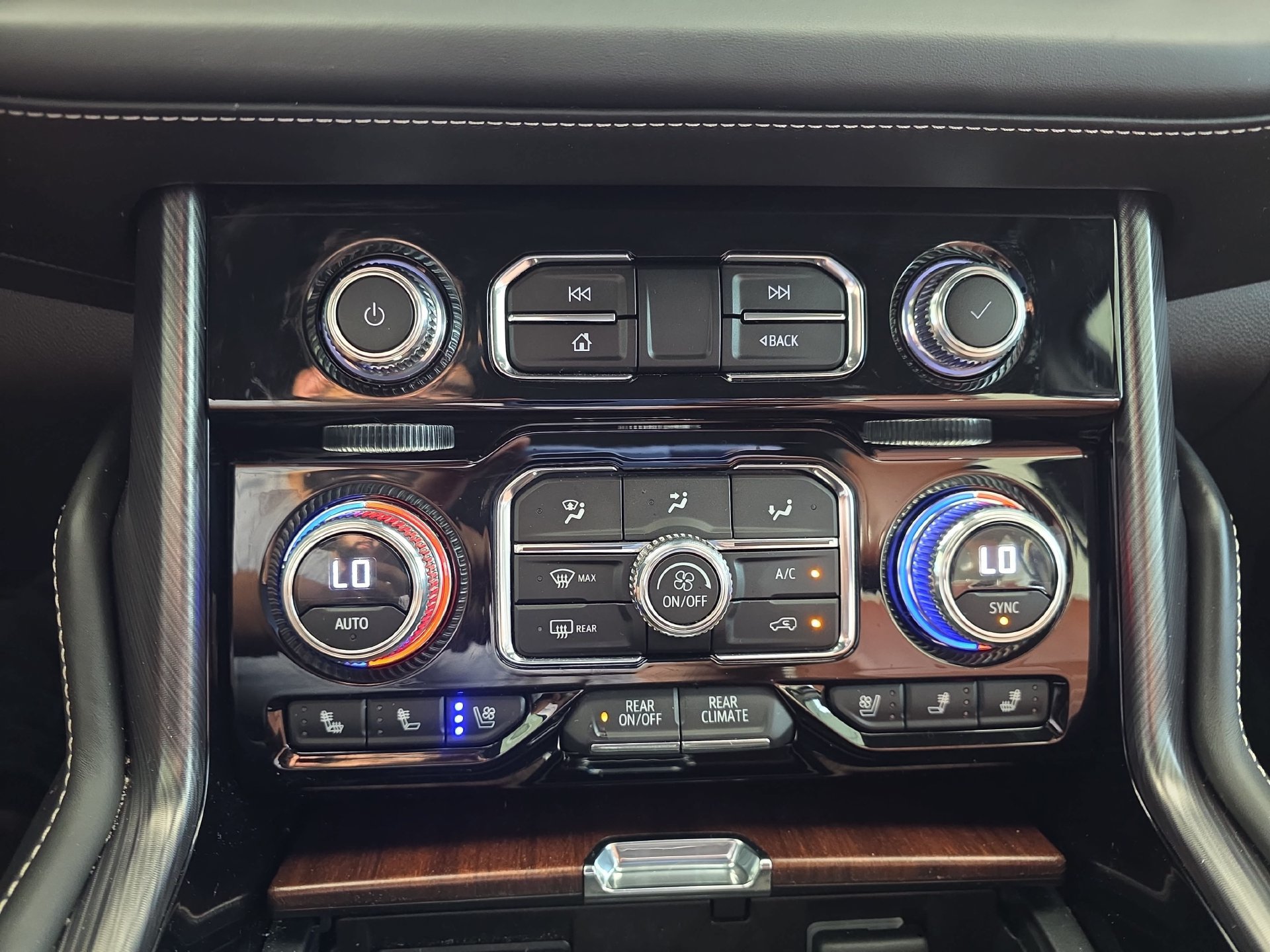Used 2023 GMC Yukon Denali Ultimate AWD/4WD image 24