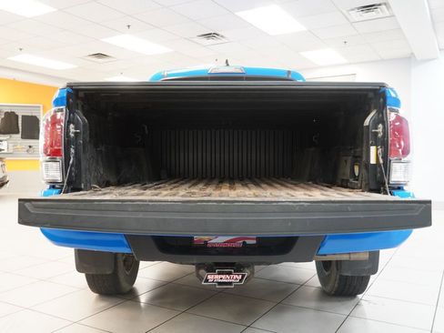 Used 2021 Toyota Tacoma Limited AWD/4WD image 10