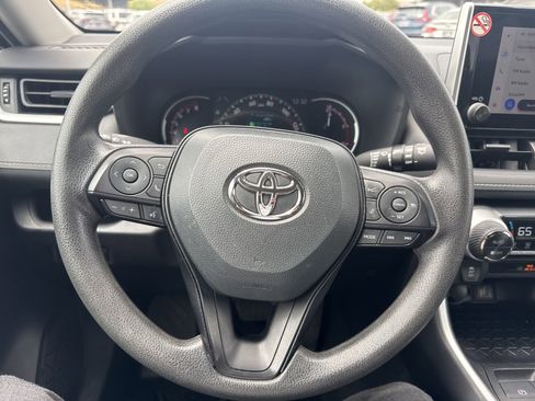 Used 2025 Toyota RAV4 XLE FWD image 15