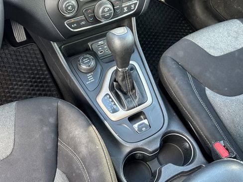 Used 2014 Jeep Cherokee Latitude w/ Comfort/Convenience Group image 16