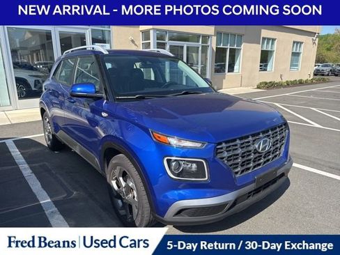 Certified 2022 Hyundai Venue Limited FWD image 1