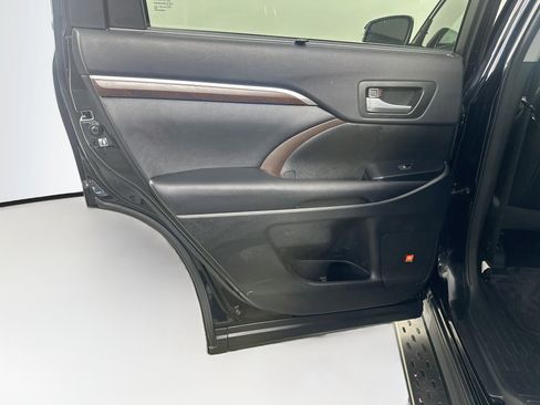 Used 2016 Toyota Highlander Limited FWD image 28