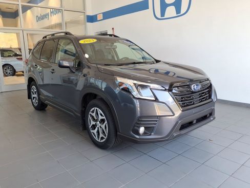 Used 2023 Subaru Forester Premium AWD/4WD image 1