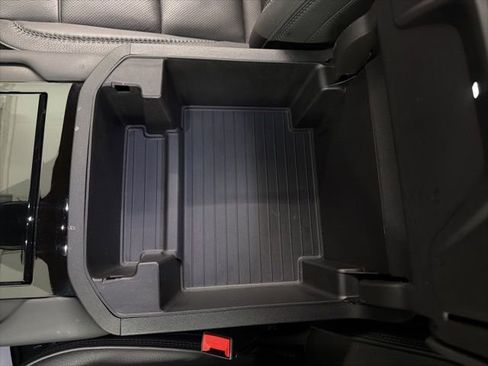 Used 2025 GMC Yukon Denali image 46