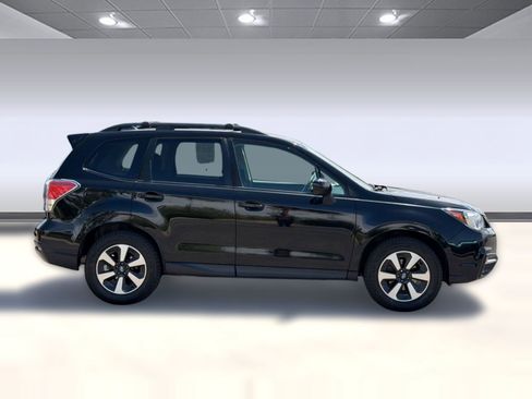 Used 2018 Subaru Forester 2.5i Premium AWD/4WD image 8
