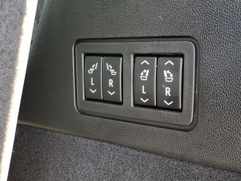 Used 2023 Cadillac XT6 Sport w/ Technology Package AWD/4WD image 13