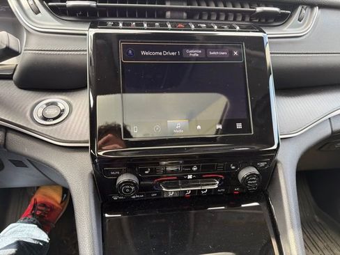 Used 2023 Jeep Grand Cherokee Laredo w/ Luxury Tech Group I AWD/4WD image 29