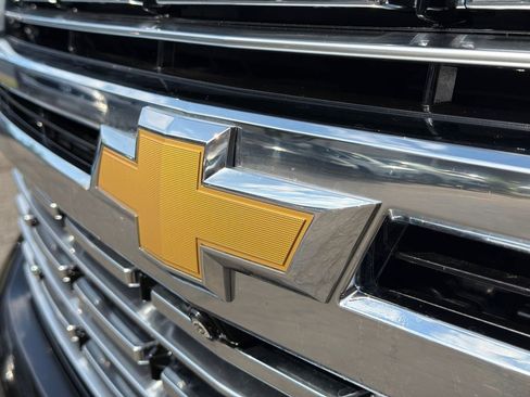Used 2021 Chevrolet Suburban Premier AWD/4WD image 15