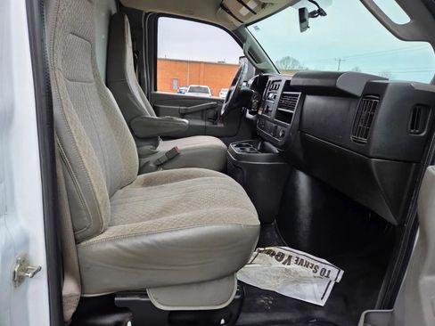 Used 2017 Chevrolet Express 3500 image 12