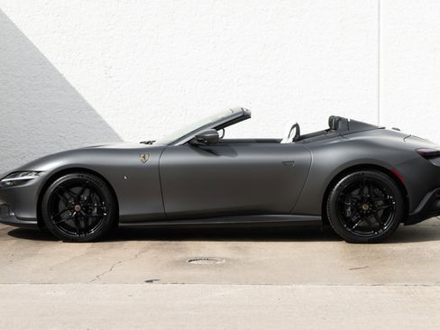 Used 2025 Ferrari Roma Spider image 9