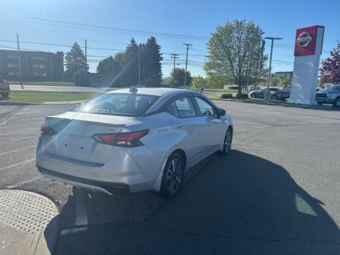 Used 2022 Nissan Versa SV FWD image 6