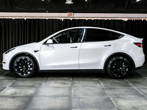 Used 2021 Tesla Model Y Long Range AWD/4WD image 12
