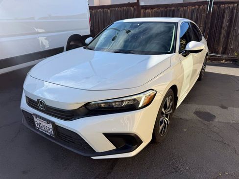 Used 2022 Honda Civic EX image 2