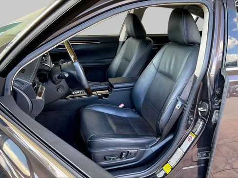 Used 2014 Lexus ES 350 w/ Luxury Package FWD image 7