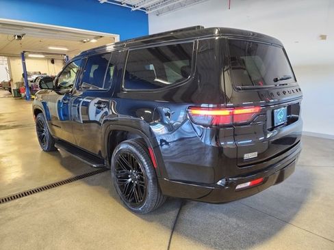 Used 2023 Jeep Wagoneer Series II image 2