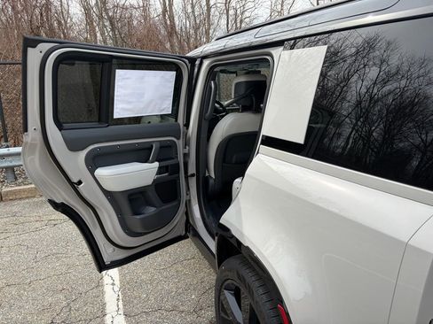 New 2026 Land Rover Defender 110 X-Dynamic SE AWD/4WD image 12